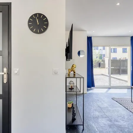 1 Apartment *