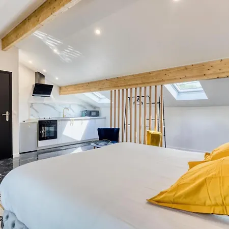 1 Apartment *